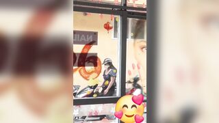 E gái bệnh hoạn, thủ dâm giữ đường bị quay clip lại