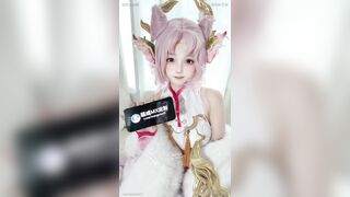 Em Loli Xinh Như Thiên Thần Cosplay Thủ Dâm Nước Nôi Lênh Láng