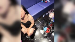 Nhân viênnquans hát bú cu cho khách con cho quay lại phần 1
