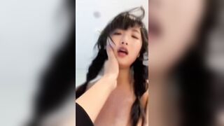 Vừa đụ vừa tát mạnh bạo vào mặt con đĩ dâm làm em sướng lè lưỡi trợn trắng cả mắt