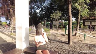 Cô gái thích mặc hở hang khoe lồn cho người lạ 2