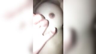 chén con bạn thân dâm đãng đến tháng nhưng mà vẫn cho địt thoải mái