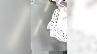 quay lén gái xinh đi mtro ăn mặc hở cả vú
