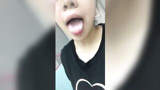 em ghệ vú khủng nghỉ hè không được gặp ny nên phải thủ dâm cho bớt nứng
