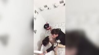 Lại là câu chuyện họp lớp bị bạn học địt trong nhà vệ sinh