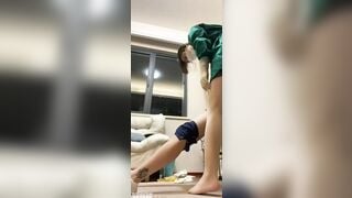 Bác sĩ giúp bệnh nhân sục cặc lấy tinh trùng