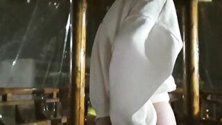 Rau tự liếm quần lót thủ dâm public ngoài công viên giữa đêm