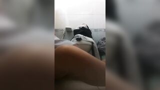 Học sinh thời nay đi học mà sơ hở cái là trốn vào WC địt nhau