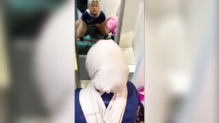 E LÀM LÔ LỆ CHO A , TÍ A CHO 5 CHỤC