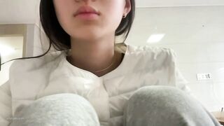 Em học sinh Trung Quốc thủ dâm 3