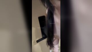Vừa mở cửa phòng vừa quay vid đụ nhau vs nhỏ e họ xinh cho kích thích