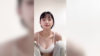 Em học sinh Trung Quốc thủ dâm 5