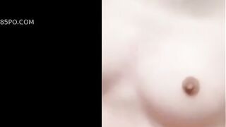 bé vú lép , lồn đỏ au