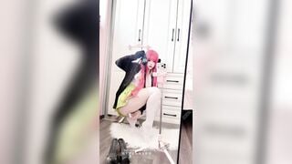Gái xinh cosplay nino thủ dâm cực nứng