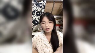mấy bé loli mới lớn cứ live khoe lồn mà không che mặt thế này - phần 2