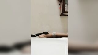 Sang nhà thằng bạn thấy nó đang địt con em kế nên xin vào địt chung P3