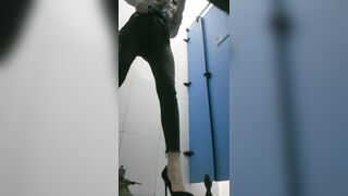 Sinh nhật chị ruột bạn thân chị đến dự uống nhiều bia vào đài nhờ bị quay lén.