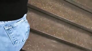 Vợ cho hàng xóm doggy nhân trần ngoài cầu thang