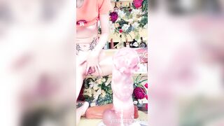 Người nhỏ mà lồn thì rộng như lồn trâu,cắm con cặc khổng lồ này vào chắc phê tới não