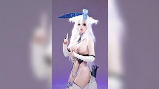 Nhảy show vú cực đẹp cùng em teen coser xinh xắn cực múp