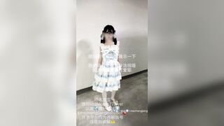 Địt nhau public dưới hầm để xe cùng em teen loli dâm ngầm làm e sướng đái lun tại chỗ