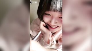 Rin loli show thủ dâm chi ân fan của mình quá nứng
