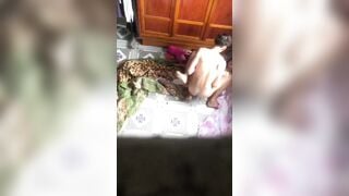 Hai anh em kế địt nhau khi bố mẹ vắng nhà