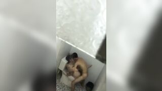 Trèo lên nóc nhà tắm xem lén anh chị hàng xóm chịch nhau - Full Clip Hot - Tổng hợp