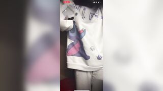 gạ gẫy lưỡi em nó mới cho xem vú lúc call