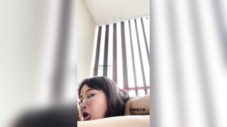 cùng chị họ kính cận dâm bú cu ngoài ban công lúc sáng sớm để ngắm mặt trời