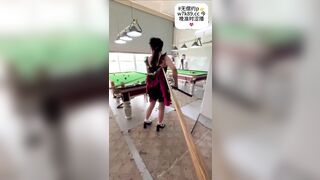 Lâu lâu em mới từ trên bản xuống chơi bi-a mà các a cứ trêu mãi thôi