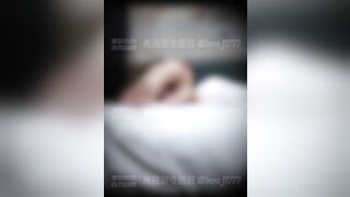 Con gái 18 tuổi bị cha dượng ép đụ quan hệ tình dục trong sự cưỡng ép.