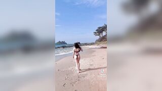 Một đêm sung sướng khi ngủ cùng cô bạn thân