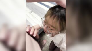 Em gái kính cận bú cu cho anh họ trong phòng tắm