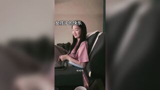 Rủ con bạn Vào Phòng riêng xem phim, Bú liếm ngón chân mặt dâm Loli nứng vcl ra