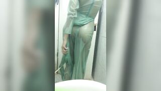 Cô giáo đi dạy về dính mưa xem có hấp dẫn và gây nứng không nè.