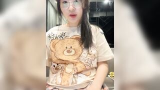 Em teen xinh kinh cận khoe hàng quá đẹp