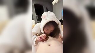 Chuẩn bị đi ngủ lại bị lôi ra bú cu