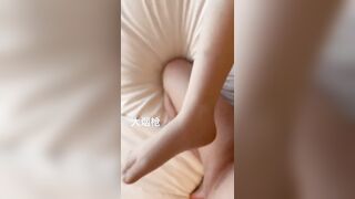 Đến nhà con bạn thân chơi, Gạ gẫm Vạch áo Lút cán Lồn rậm Loli quay video djt nhau