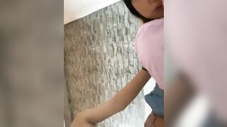 Mặc váy ngủ ko mặc sì líp em gái 16 tuổi bị anh họ đút cặc đụ vào lồn bất ngờ.