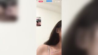 MỚI QUEN ĐC BÀ CHỊ 85 TRÊN DB , ĐANG CHO CON BÚ