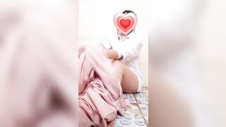 Tường Vy k9 Nứng Lồn Chui Vào NVS Trường Khỏa Thân Ngồi Thủ Dâm Rên Rỉ Cực Dâm Đãng