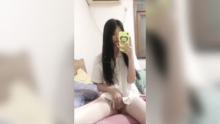 Mới nhú đã biết móc lồn thủ dâm rồi 6