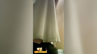 Cam kín quay lén các em teen cực xinh non tơ đi đái trong nhà vệ sinh công cộng