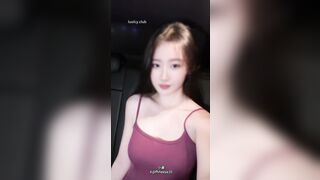 em gái nứng lồn thủ đâm trên xe taxi