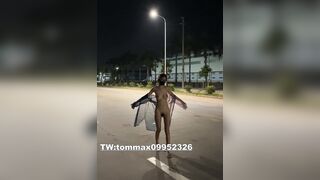 gái xinh khỏa thân khoe dáng nơi công cộng #1