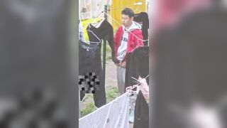 Thanh niên biến thái lấy quần dài của chỉ em thủ dâm