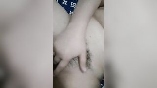 Chị đồng nghiệp đã có chồng cho xem vú to móc lồn thủ dâm kích thích