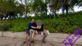 gái nứng lồn gạ địt ông chú trong công viên