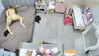 Thấy vk dâm ở nhà đang thủ dâm
